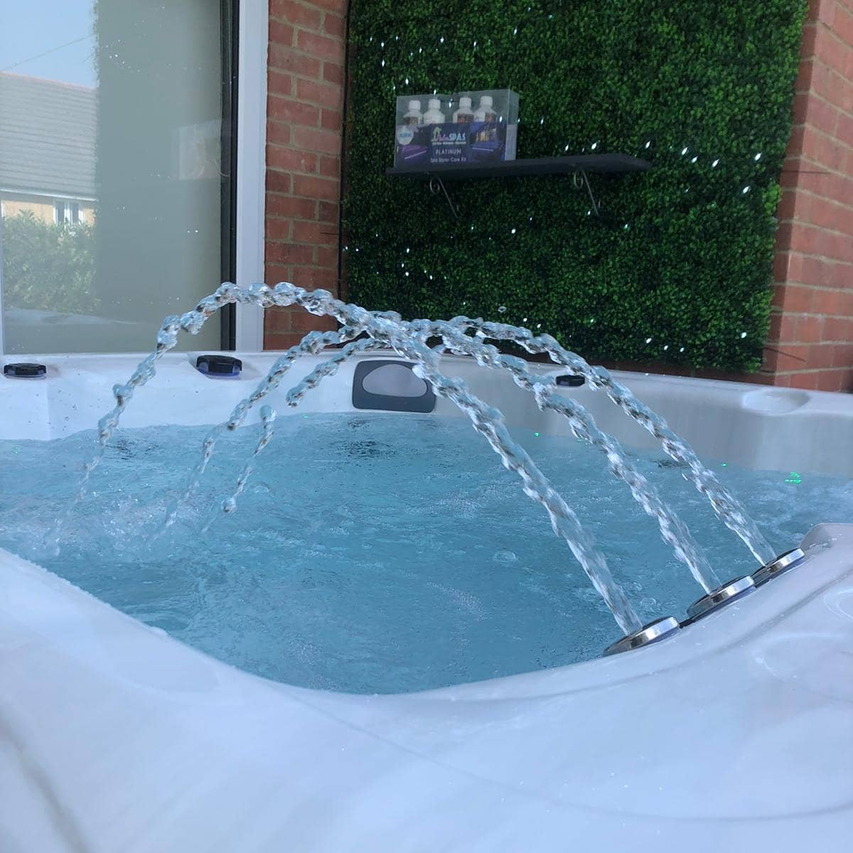 Spritz+ 6 Seater Hot Tub