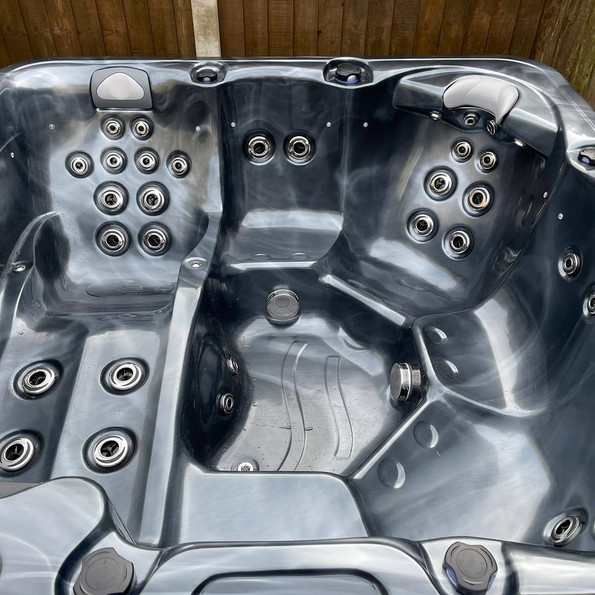 Cosmo+ 6 Seater Hot Tub