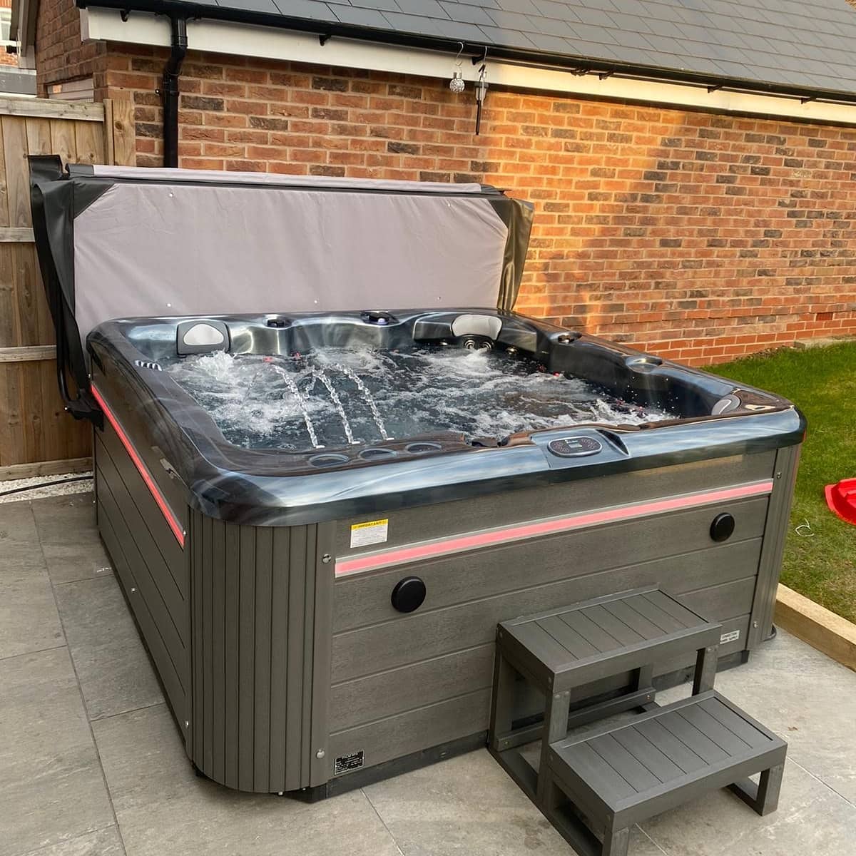 Cosmo+ 6 Seater Hot Tub