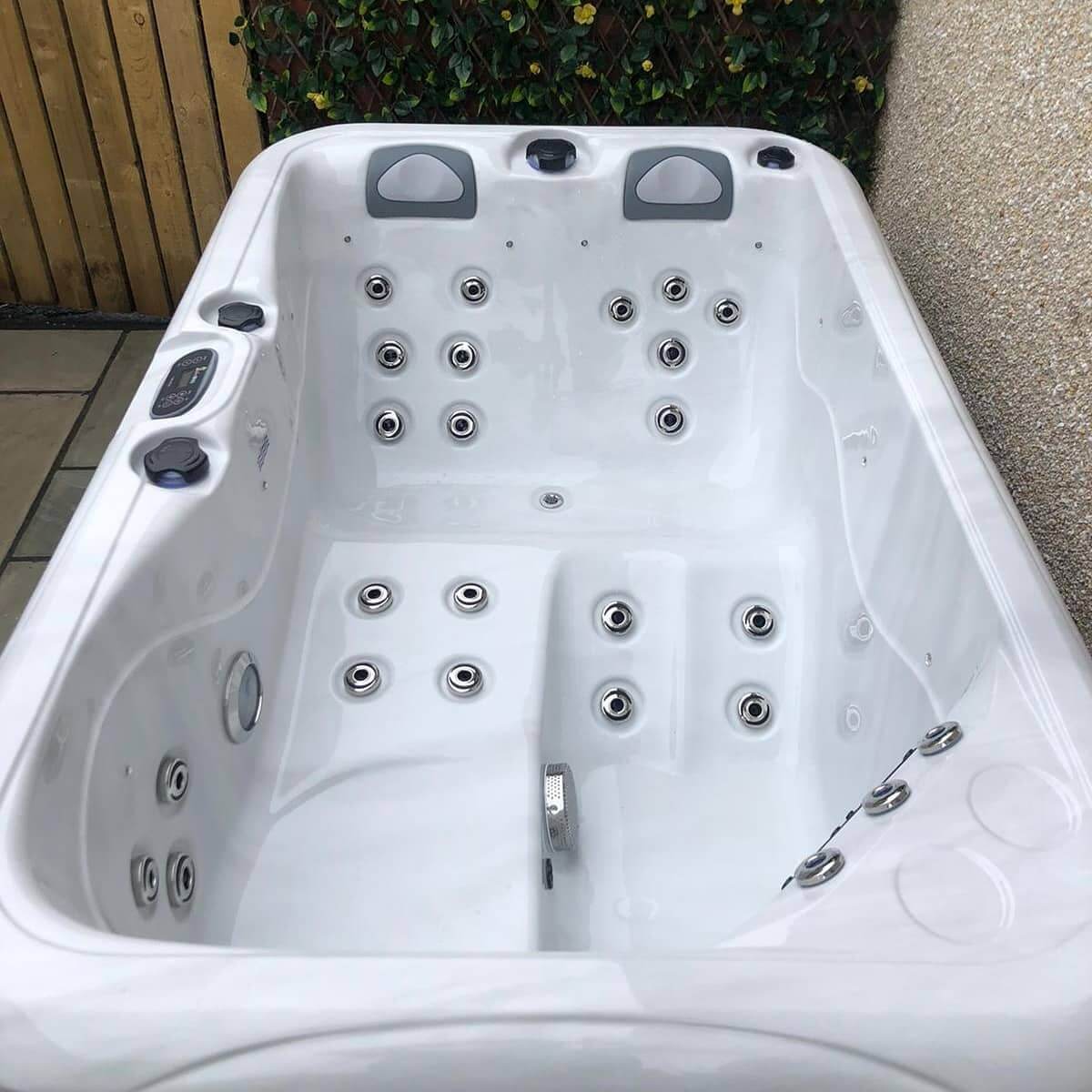 Dual Lounger + 3 Seater Hot Tub