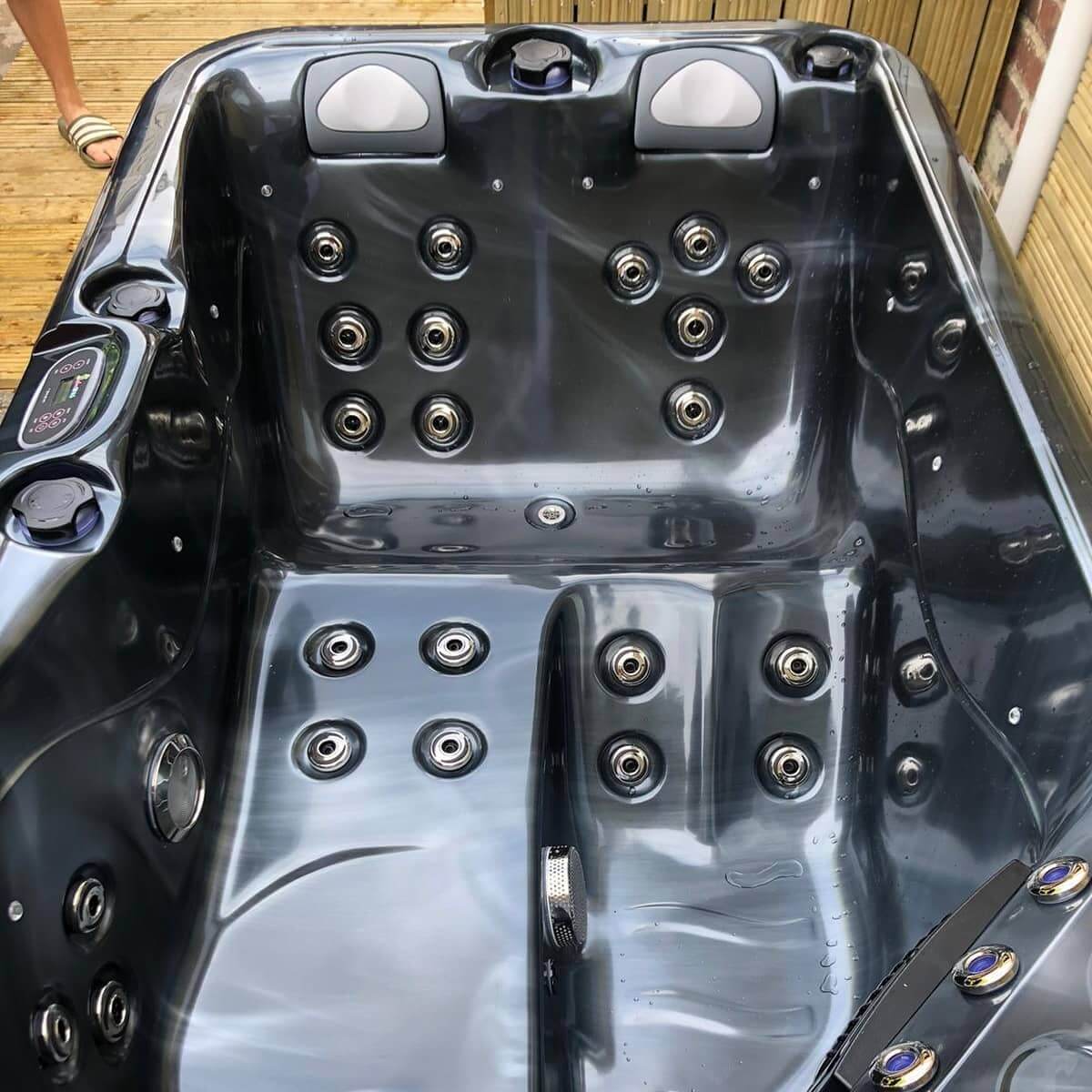 Dual Lounger + 3 Seater Hot Tub