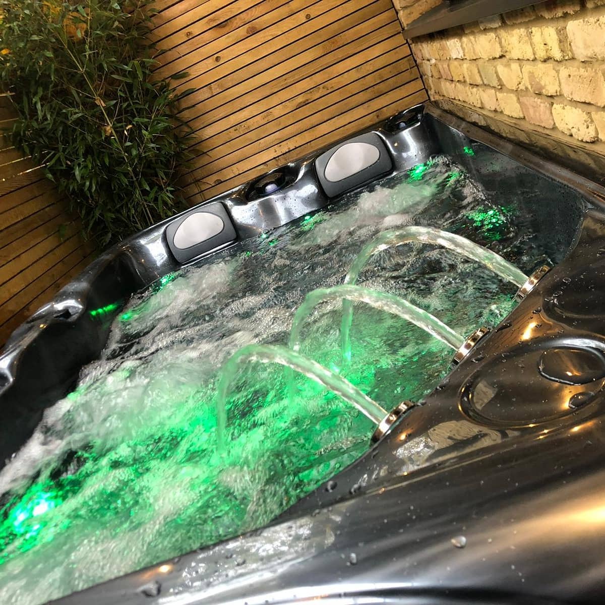 Dual Lounger + 3 Seater Hot Tub