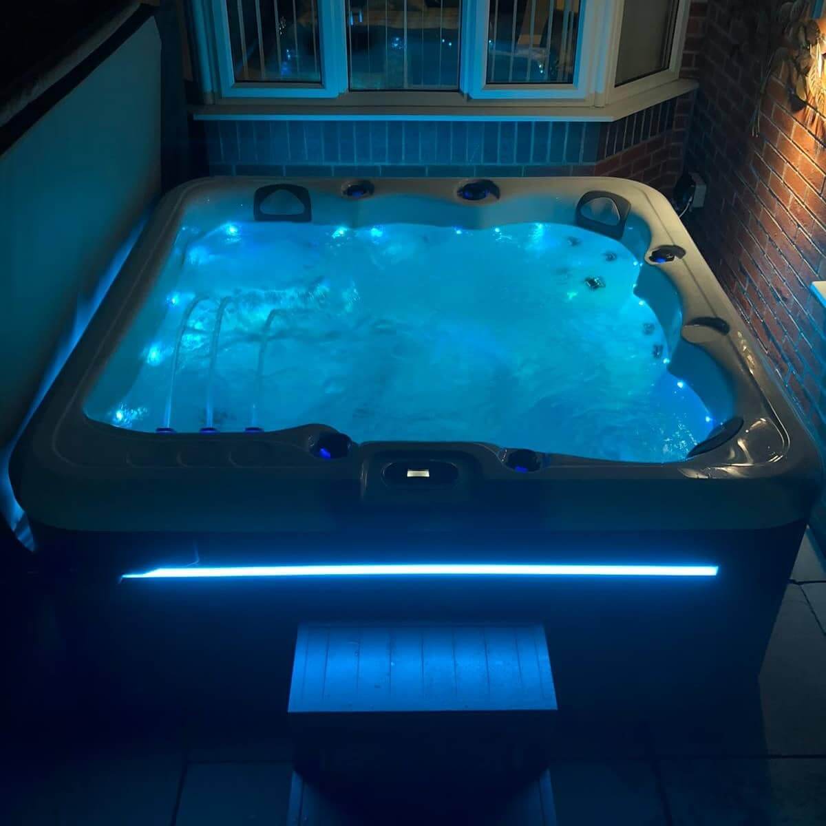 Spritz+ 6 Seater Hot Tub